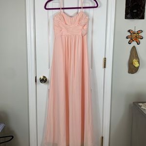 David’s Bridal pink spaghetti strap prom dress size 12. Has rushing on the top